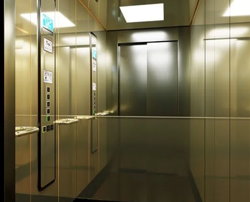 Unutrašnjost moderne kabine dizala s inox zlatnim oblogama i LED rasvjetom